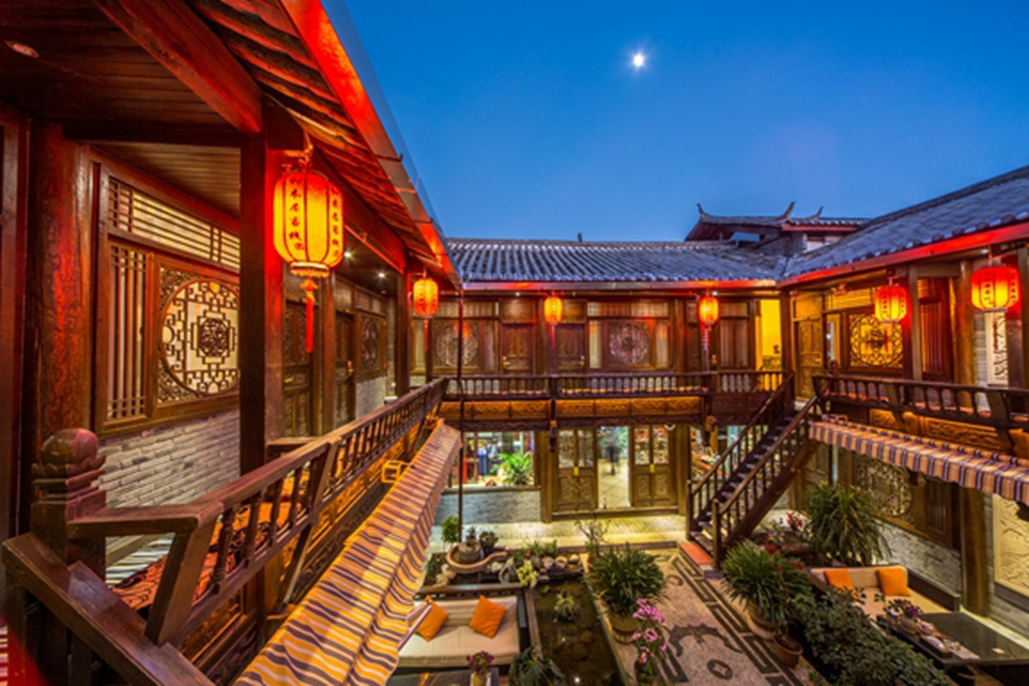He Mu Ju Inn Zhongyi Branch Лиджанг Екстериор снимка